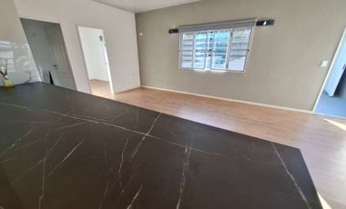 VENTA BLOQUE GALPON + DEPTO 3 AMB A ESTRENAR J C P