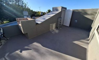 VENTA BLOQUE GALPON + DEPTO 3 AMB A ESTRENAR J C P