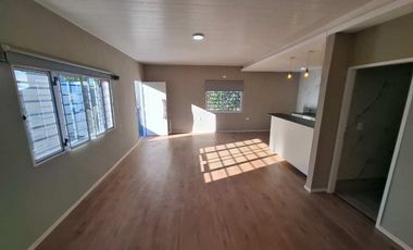 VENTA BLOQUE GALPON + DEPTO 3 AMB A ESTRENAR J C P