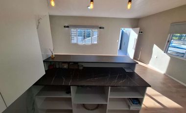 VENTA BLOQUE GALPON + DEPTO 3 AMB A ESTRENAR J C P