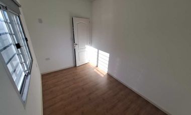 VENTA BLOQUE GALPON + DEPTO 3 AMB A ESTRENAR J C P