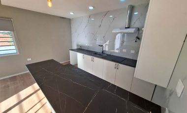 VENTA BLOQUE GALPON + DEPTO 3 AMB A ESTRENAR J C P