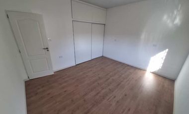 VENTA BLOQUE GALPON + DEPTO 3 AMB A ESTRENAR J C P