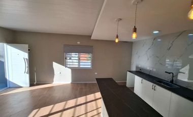 VENTA BLOQUE GALPON + DEPTO 3 AMB A ESTRENAR J C P