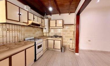 ALQUILER PH 2 AMB A 3 CUADRAS DE AV. 25 DE MAYO.