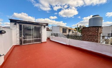 ALQUILER PH 2 AMB A 3 CUADRAS DE AV. 25 DE MAYO.