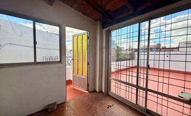 ALQUILER PH 2 AMB A 3 CUADRAS DE AV. 25 DE MAYO.