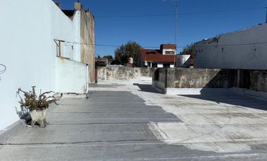 CASA EN VENTA C/AMPLIO FONDO Y QUINCHO-AVELLANEDA