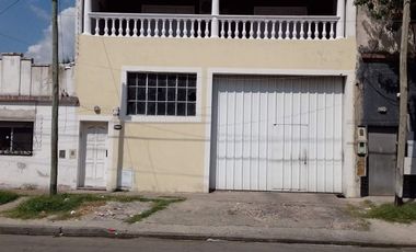 GALPON+DEPTO 3 AMB C/PATIO Y BALCON LANUS ESTE