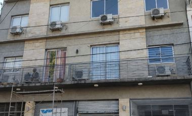 VENTA DEPTO 2 AMB CON COCHERA +BAULERA AVEL CENTRO