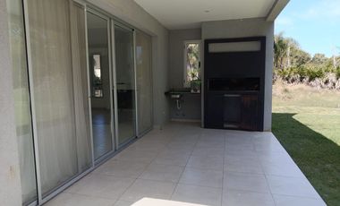 CASA 5 AMB. EN ALQUILER B° ALVEAR DE BENAVIDEZ