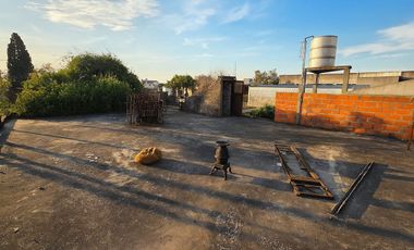 LOCAL EN VENTA EN MONTE GRANDE CON CASA 2AMB