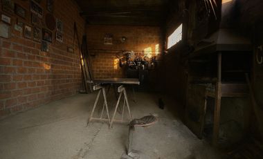 LOCAL EN VENTA EN MONTE GRANDE CON CASA 2AMB