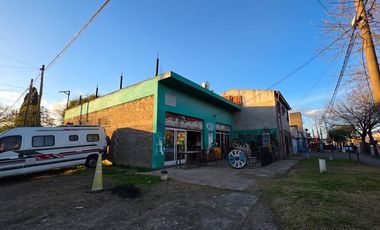 LOCAL EN VENTA EN MONTE GRANDE CON CASA 2AMB