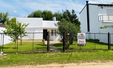 Casa en venta c/ cochera en San José