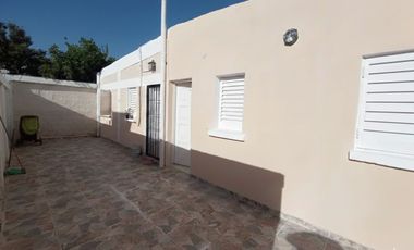 CASA MAS 2 DEPARTAMENTOS. B° PIUQUÉN, RIVADAVIA