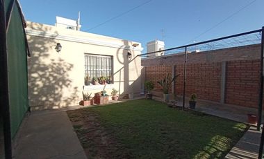 CASA MAS 2 DEPARTAMENTOS. B° PIUQUÉN, RIVADAVIA
