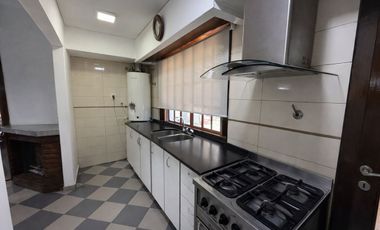 CHALET EN VENTA 4 AMBIENTES LOMAS DE ZAMORA