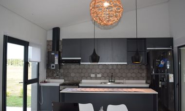 CASA DE 2 DORMITORIOS A ESTRENAR EN QUILOAZAS