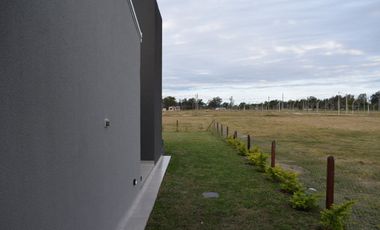 CASA DE 2 DORMITORIOS A ESTRENAR EN QUILOAZAS