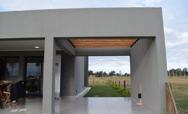 CASA DE 2 DORMITORIOS A ESTRENAR EN QUILOAZAS