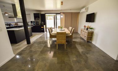 VENTA CASA EN IBARLUCEA CON PILETA COCHERA QUINCHO