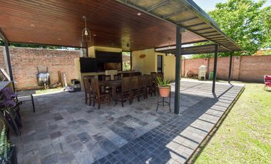 VENTA CASA EN IBARLUCEA CON PILETA COCHERA QUINCHO