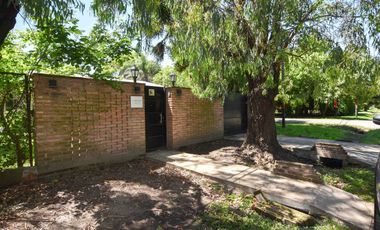 VENTA CASA EN IBARLUCEA CON PILETA COCHERA QUINCHO