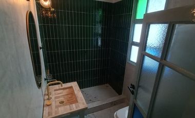 Interno sobre Peatonal, 2 Dorm, 2 baños y patio