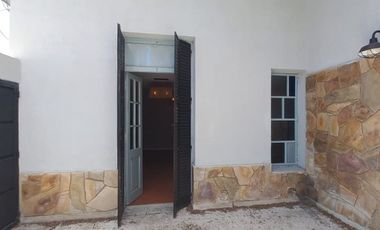 Interno sobre Peatonal, 2 Dorm, 2 baños y patio