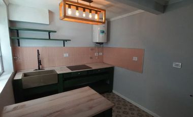 Interno sobre Peatonal, 2 Dorm, 2 baños y patio