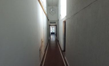 Interno sobre Peatonal, 2 Dorm, 2 baños y patio
