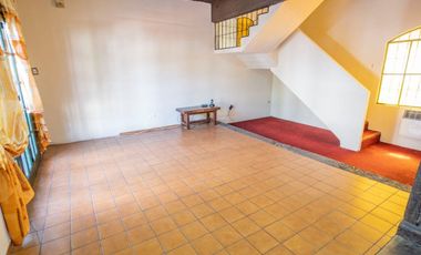 CASA DE ESTILO MEDITERRANEO CON QUINCHO Y COCHERA