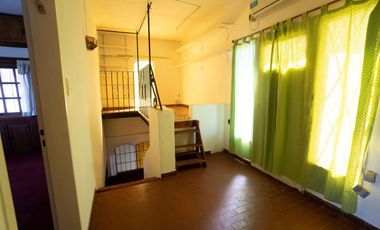 CASA DE ESTILO MEDITERRANEO CON QUINCHO Y COCHERA