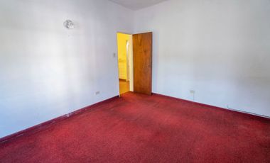 CASA DE ESTILO MEDITERRANEO CON QUINCHO Y COCHERA