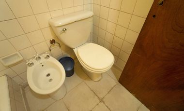 CASA DE ESTILO MEDITERRANEO CON QUINCHO Y COCHERA