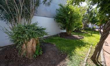 CASA DE ESTILO MEDITERRANEO CON QUINCHO Y COCHERA