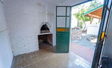 CASA DE ESTILO MEDITERRANEO CON QUINCHO Y COCHERA