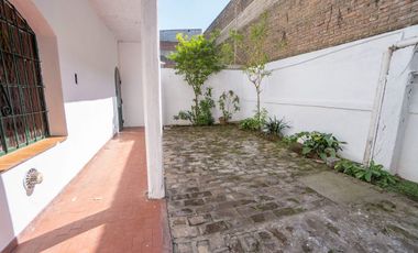 CASA DE ESTILO MEDITERRANEO CON QUINCHO Y COCHERA