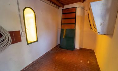 CASA DE ESTILO MEDITERRANEO CON QUINCHO Y COCHERA