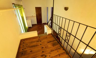 CASA DE ESTILO MEDITERRANEO CON QUINCHO Y COCHERA