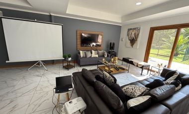 HERMOSA CASA EN PARCELA EN MEJOR CONDOMINIO DE BATUCO
