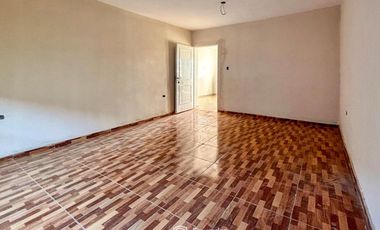 VENTA - Casa de 2 dormitorios con galería, parrillero y piscina - Ibarlucea.