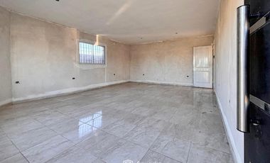 VENTA - Casa de 2 dormitorios con galería, parrillero y piscina - Ibarlucea.