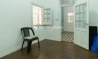 Venta casa 4 ambientes con local al frente en Ramos Mejia