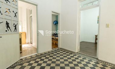 Venta casa 4 ambientes con local al frente en Ramos Mejia