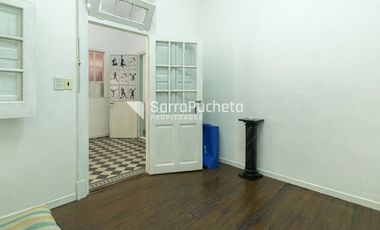 Venta casa 4 ambientes con local al frente en Ramos Mejia