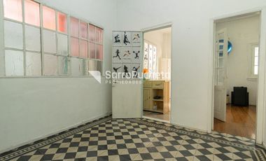 Venta casa 4 ambientes con local al frente en Ramos Mejia