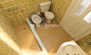 Venta casa 4 ambientes con local al frente en Ramos Mejia
