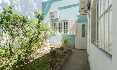 Venta casa 4 ambientes con local al frente en Ramos Mejia